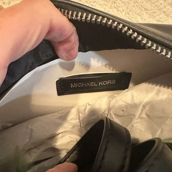 NWOT Michael Kors Black Shoulder Bag with Silver Stars - Picture 6 of 6